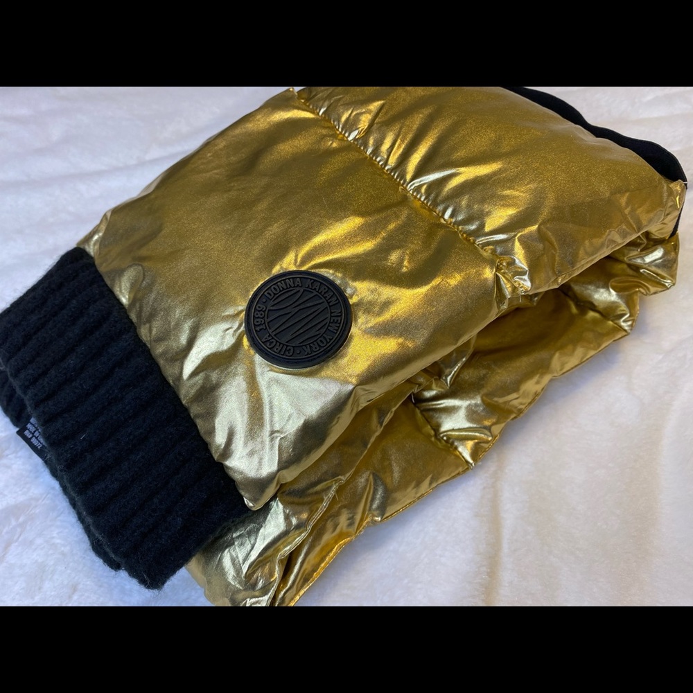 DKNY Quilted Puffer Metallic Winter scarf - Picture 4 of 8
